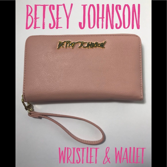 Betsey Johnson Handbags - ❤️ Betsey Johnson Wristlet Wallet ❤️
